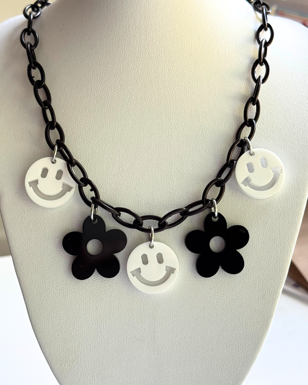 B&W Kandi Choker